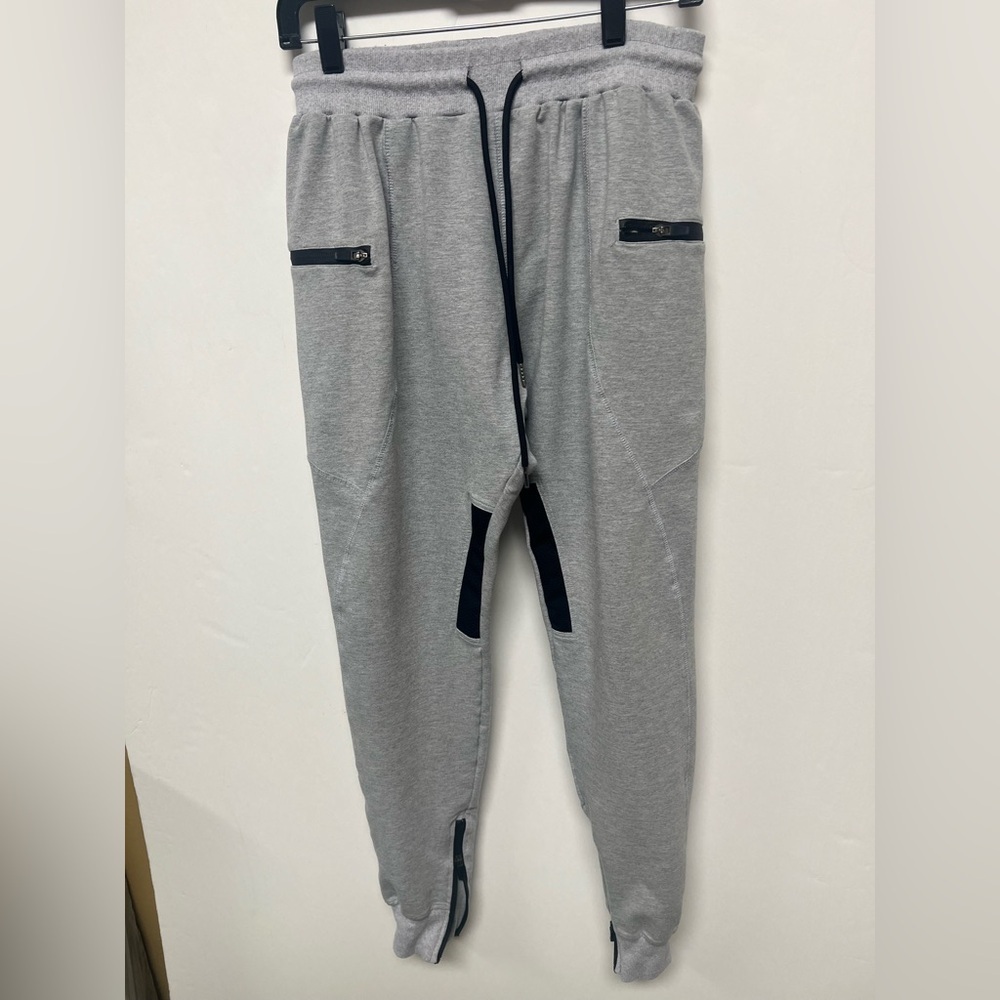 SWEATPANTS MEN’s  GOOD CONDITION. LARGE  THINK THEY ARE PIDOGYM BUT NOT LABELED